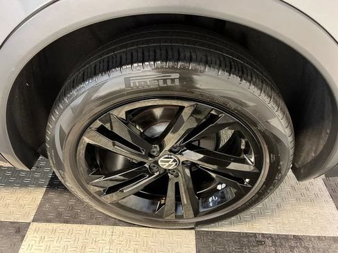 Certified 2023 Volkswagen Tiguan SE R-Line FWD image 15