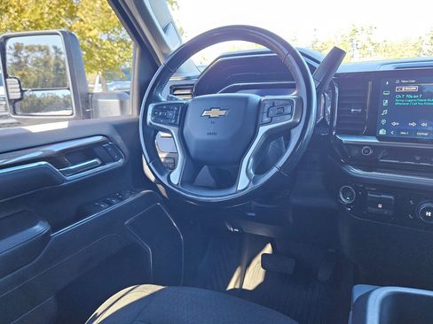 Used 2024 Chevrolet Silverado 2500 LT image 9