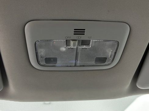 Used 2015 Toyota Corolla LE image 26