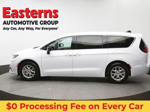 Used 2024 Chrysler Pacifica Touring-L FWD image 62