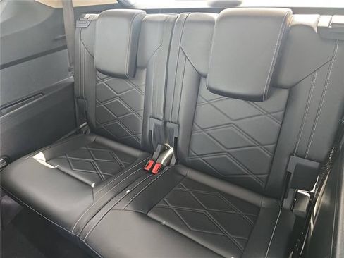 Used 2024 Volkswagen Atlas SE FWD image 11