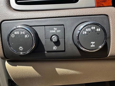 Used 2012 Chevrolet Avalanche LTZ AWD/4WD image 20