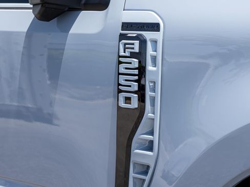 Used 2024 Ford F250 Platinum AWD/4WD image 12