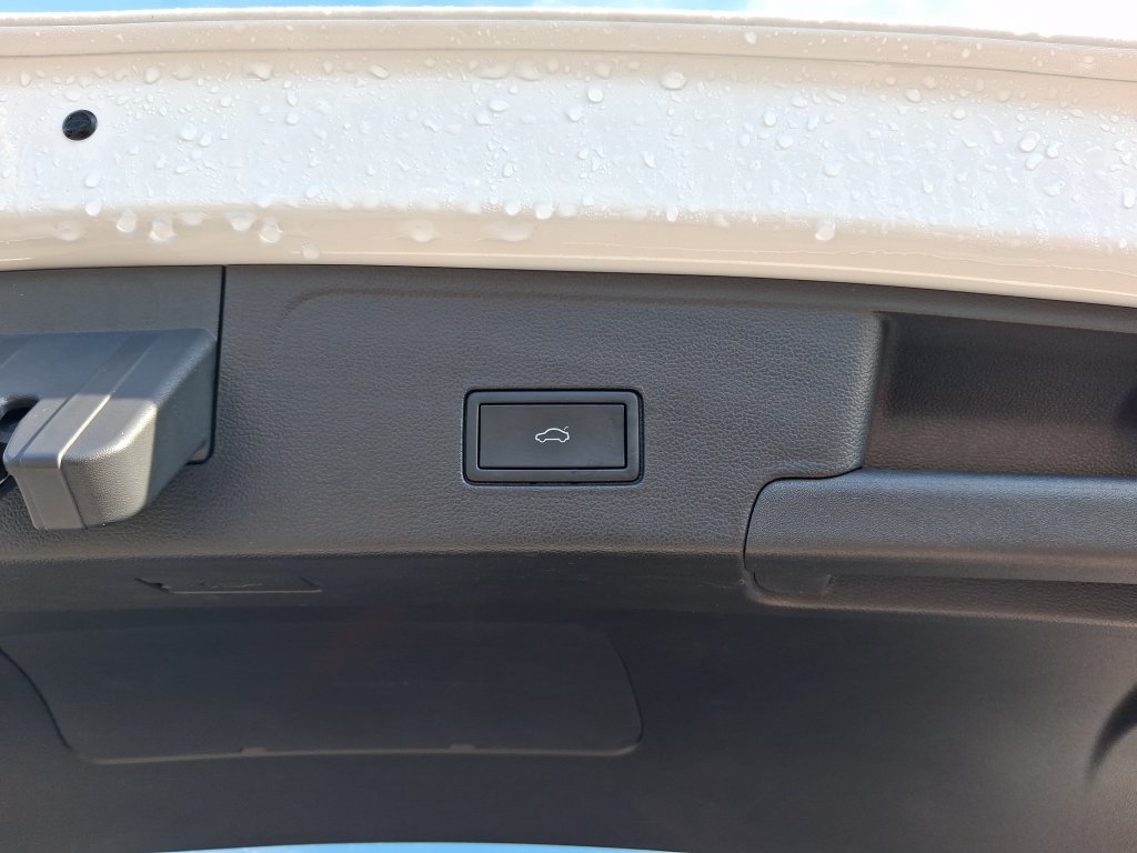 Certified 2024 Volkswagen Atlas Cross Sport SE FWD image 14