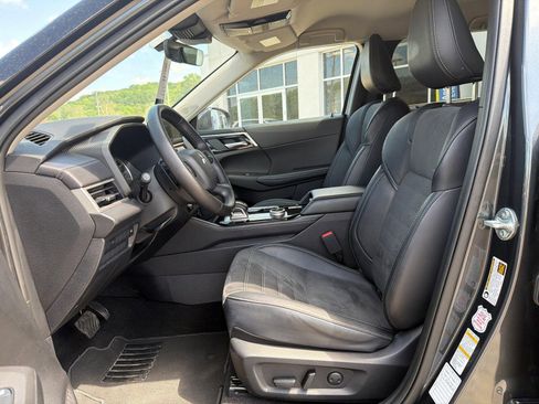 Used 2025 Mitsubishi Outlander SE FWD image 18