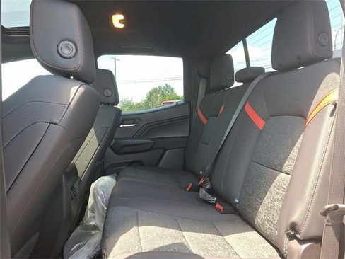 Used 2025 Chevrolet Colorado Z71 w/ Technology Package image 9