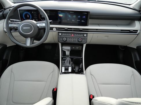 Certified 2025 Hyundai Tucson SE image 10