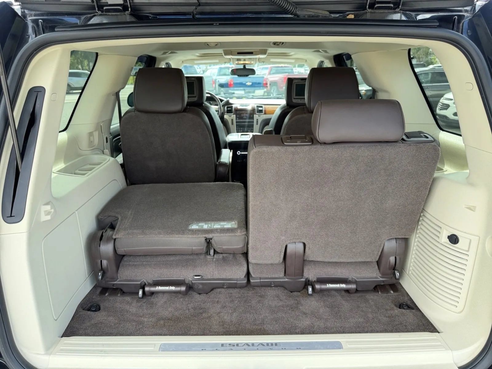 Used 2011 Cadillac Escalade Platinum AWD/4WD image 19