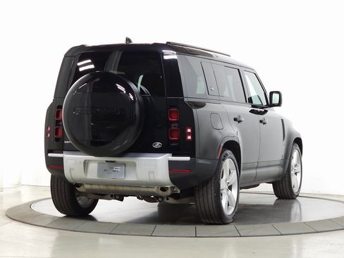 Used 2023 Land Rover Defender 110 SE image 7