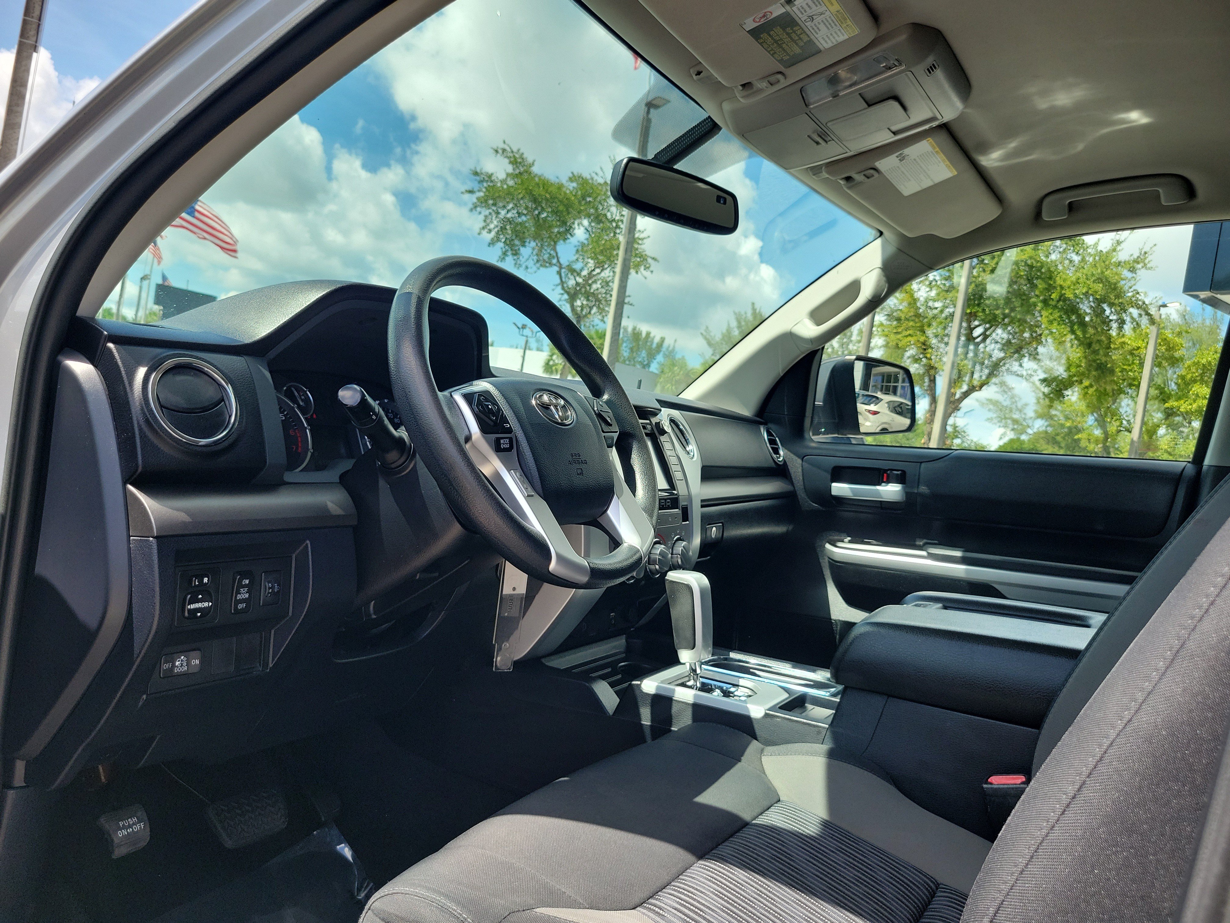 Used 2017 Toyota Tundra SR5 w/ SR5 Upgrade Package RWD image 9