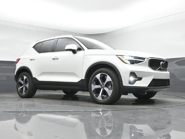 Used 2024 Volvo XC40 B5 Plus AWD/4WD image 10