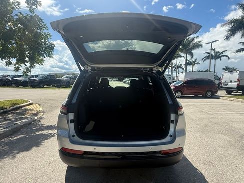 New 2025 Jeep Grand Cherokee Altitude image 37