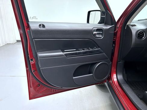 Used 2015 Jeep Patriot High Altitude AWD/4WD image 9