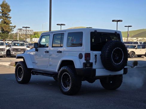 Used 2012 Jeep Wrangler Unlimited Sahara image 6