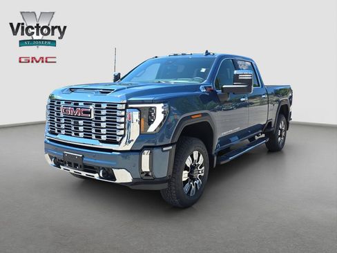 New 2026 GMC Sierra 2500 Denali w/ Denali Reserve Package AWD/4WD image 3