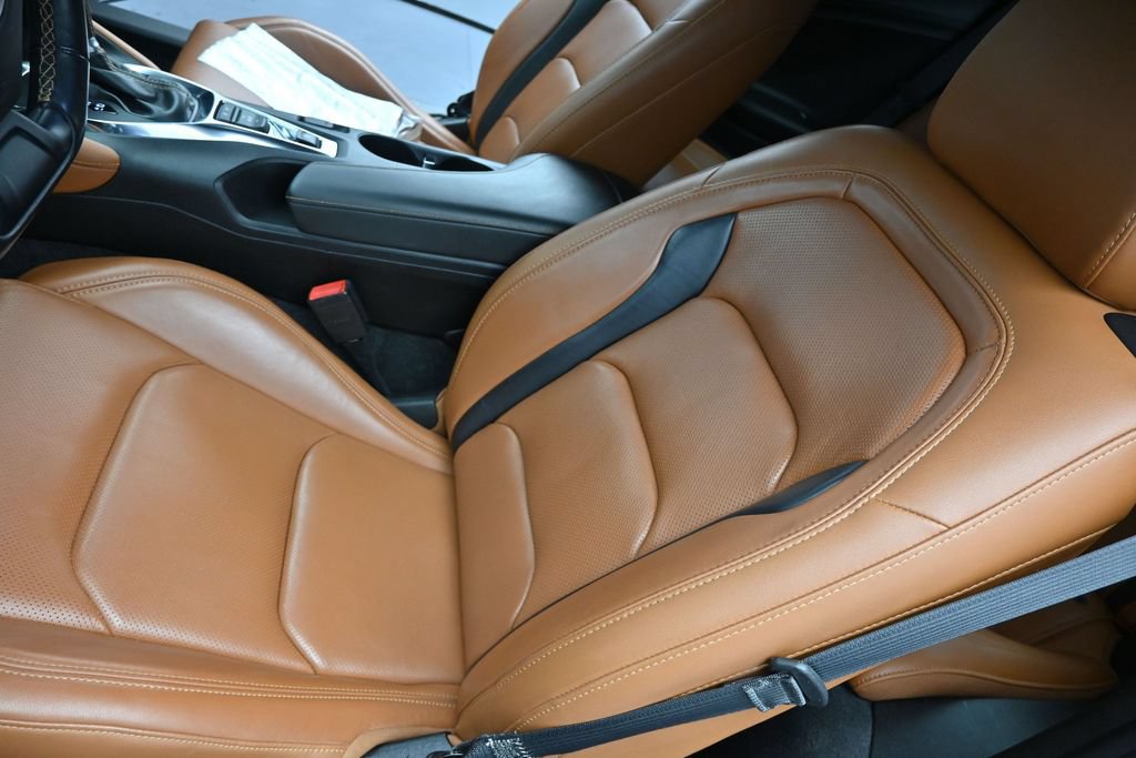 Used 2020 Chevrolet Camaro LT w/ Technology Package RWD image 9