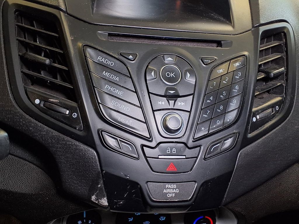 Used 2015 Ford Fiesta SE FWD image 7