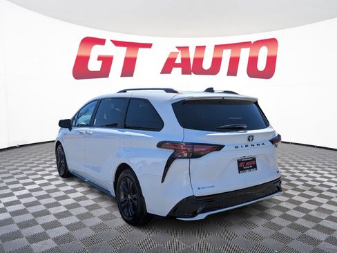 Used 2025 Toyota Sienna XSE AWD/4WD image 3