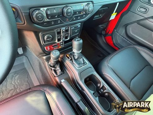 New 2026 Jeep Wrangler Unlimited Rubicon AWD/4WD image 18