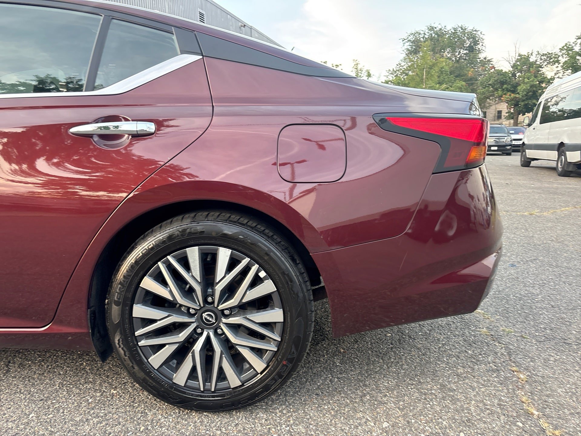 Used 2025 Nissan Altima 2.5 SV FWD image 28