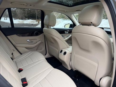 Used 2018 Mercedes-Benz GLC 300 4MATIC image 26