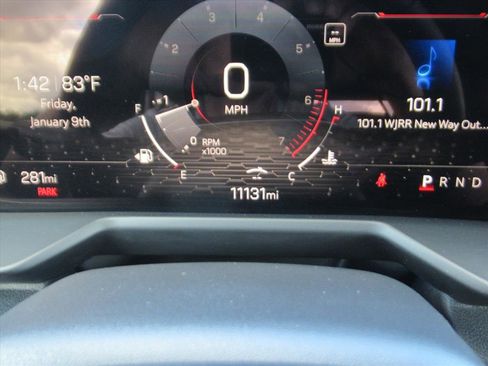 Used 2025 GMC Acadia Elevation image 34