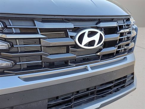 Certified 2025 Hyundai Tucson SE image 9