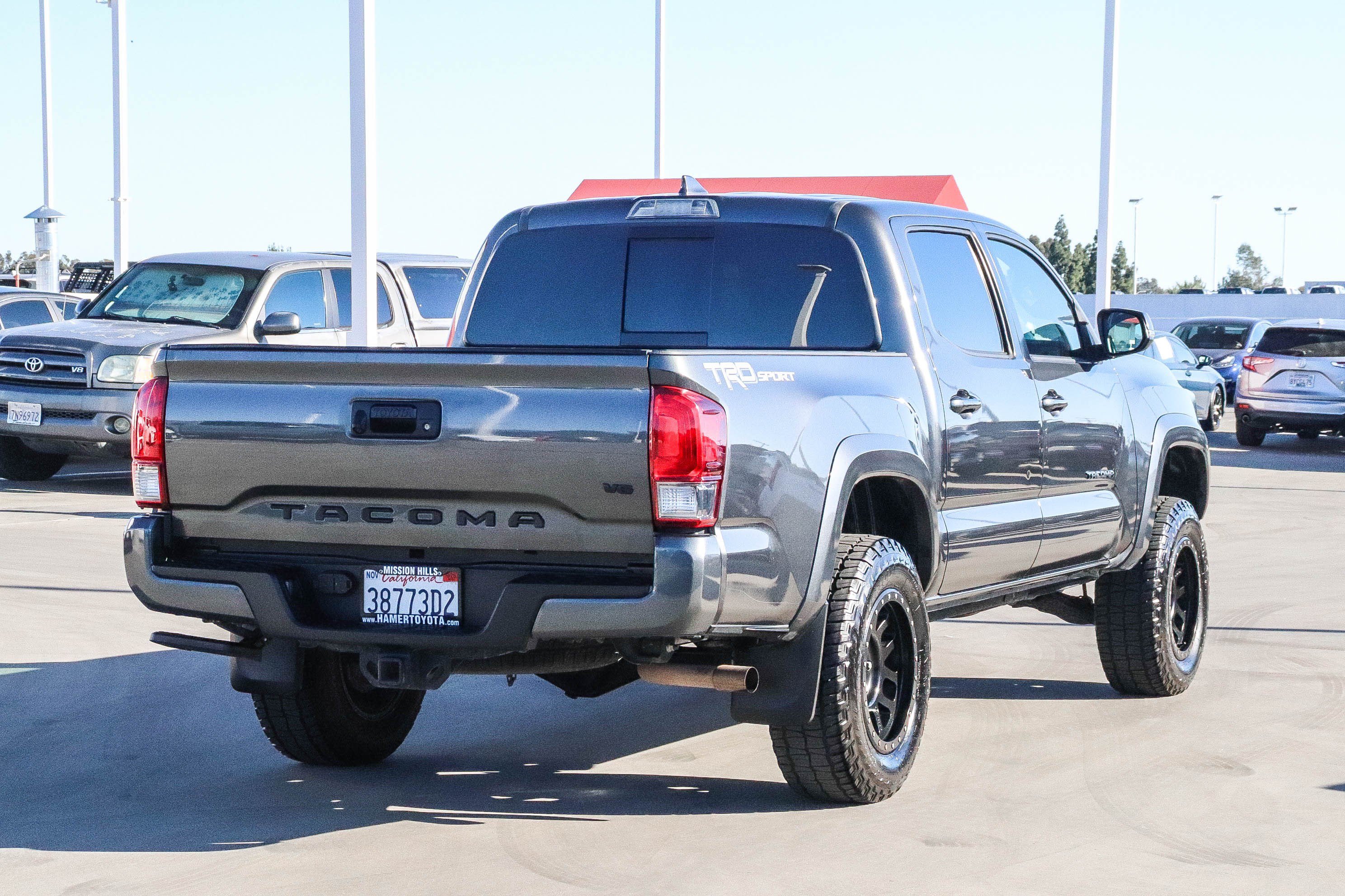 Used 2017 Toyota Tacoma TRD Sport w/ Tow Package RWD image 7
