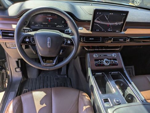 Used 2023 Lincoln Aviator Reserve image 13