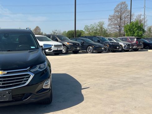 Used 2020 Chevrolet Equinox Premier image 3