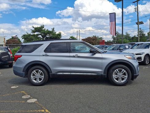 Used 2023 Ford Explorer XLT w/ Class IV Trailer Tow Package RWD image 8