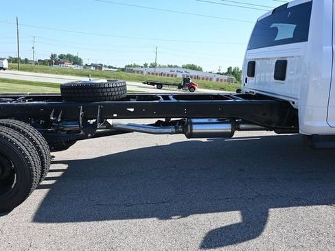 New 2026 RAM 5500 Tradesman AWD/4WD image 9