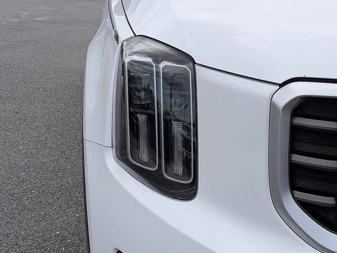 Used 2023 Kia Telluride SX AWD/4WD image 9