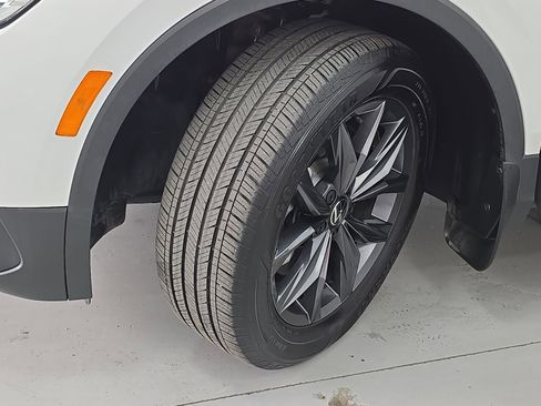 Certified 2023 Volkswagen Tiguan SE w/ Panoramic Sunroof Package image 33