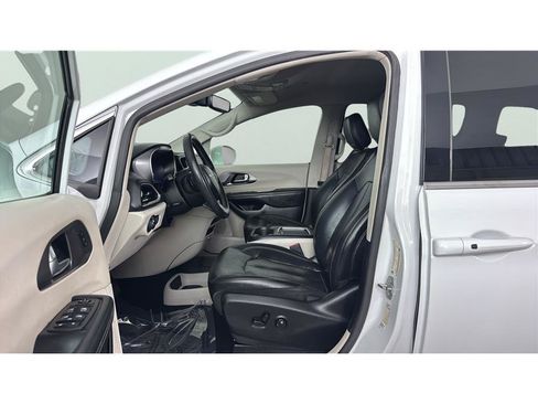 Used 2022 Chrysler Pacifica Touring-L FWD image 10