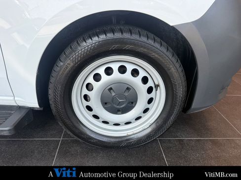 Used 2023 Mercedes-Benz Metris image 13