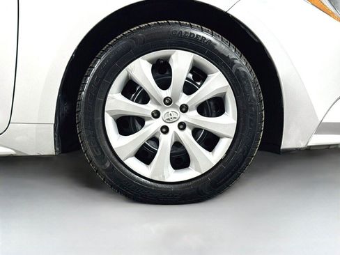 Used 2022 Toyota Corolla LE FWD image 39
