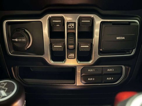 Used 2022 Jeep Gladiator Overland image 31