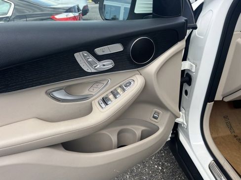 Used 2022 Mercedes-Benz GLC 300 4MATIC image 19