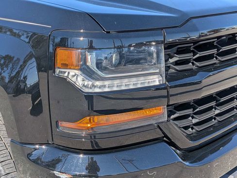 Used 2018 Chevrolet Silverado 1500 Custom w/ Custom Convenience Package image 9