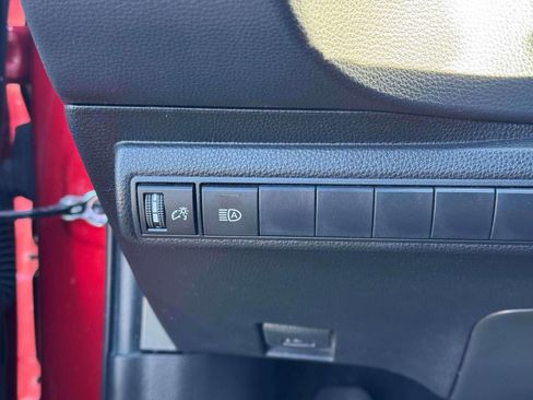 Used 2021 Toyota Corolla SE image 18