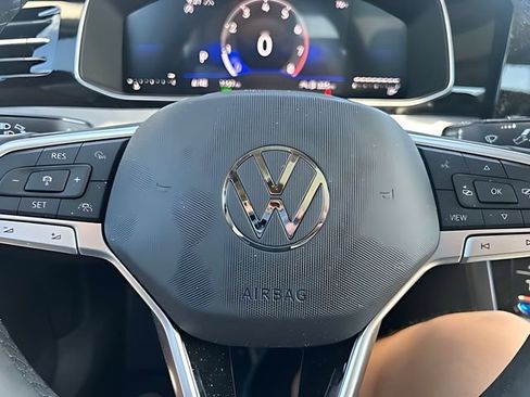 Used 2026 Volkswagen Jetta SE FWD image 21