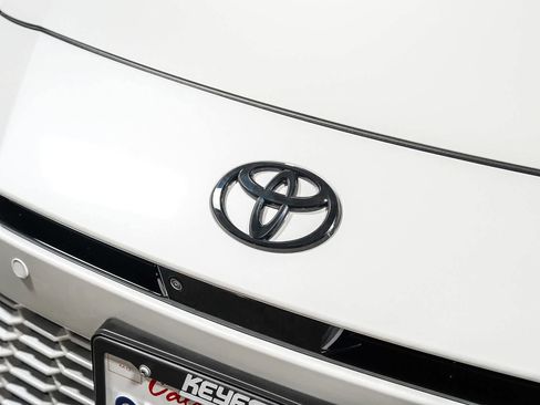 Used 2026 Toyota Camry XSE w/ Premium Plus Package FWD image 8