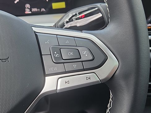 New 2026 Volkswagen Tiguan SE image 14