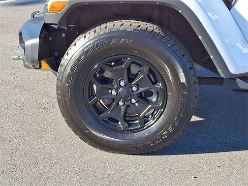 Used 2021 Jeep Gladiator Sport image 8