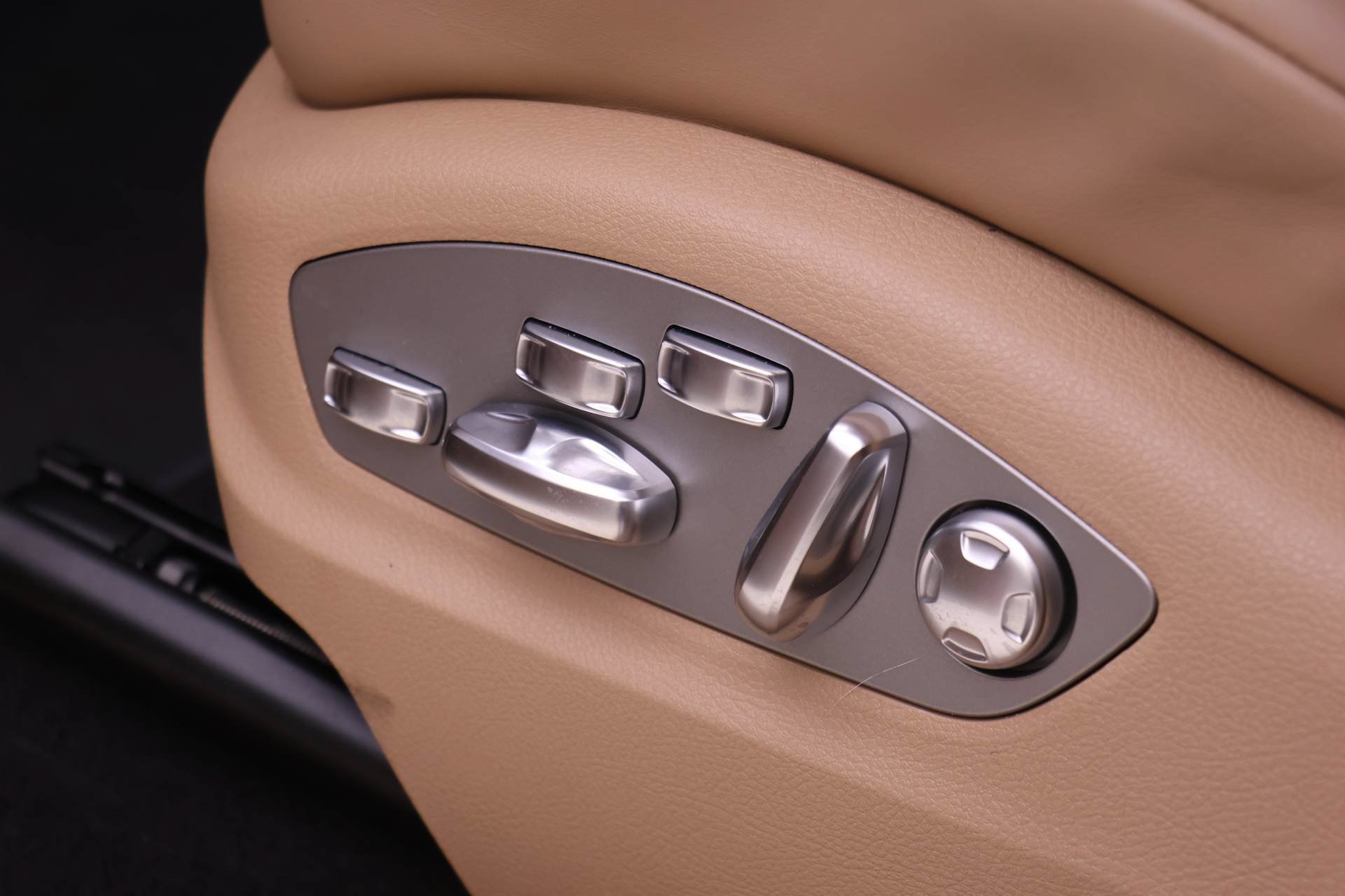Used 2026 Porsche Macan AWD/4WD image 23