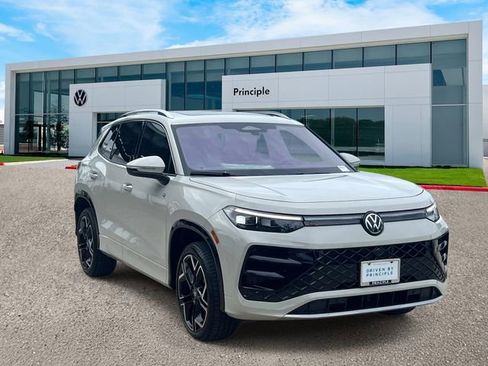 New 2026 Volkswagen Tiguan SEL R-Line AWD/4WD image 2