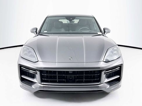 New 2025 Porsche Cayenne Turbo image 6