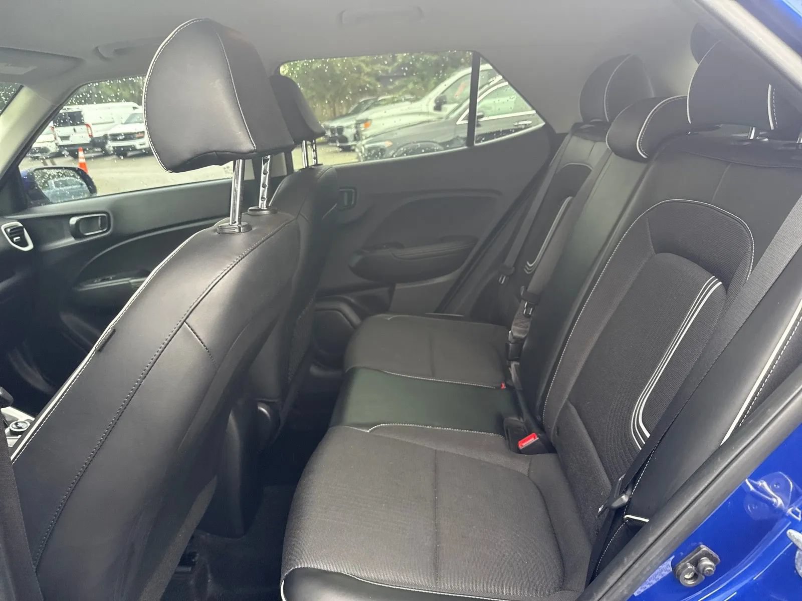 Used 2022 Hyundai Venue Limited FWD image 12