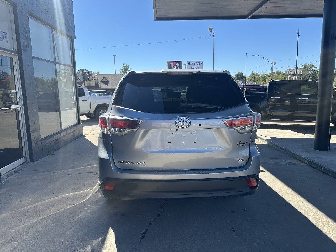 Used 2016 Toyota Highlander Plus FWD image 7